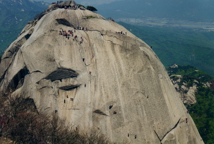 rock-climbers at pukansan.jpg